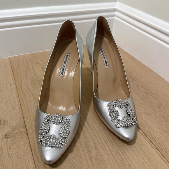 Manolo Blahnik Hangisi 90mm Silver Leather Crystal Buckle Pumps Size 41 - Picture 4 of 13